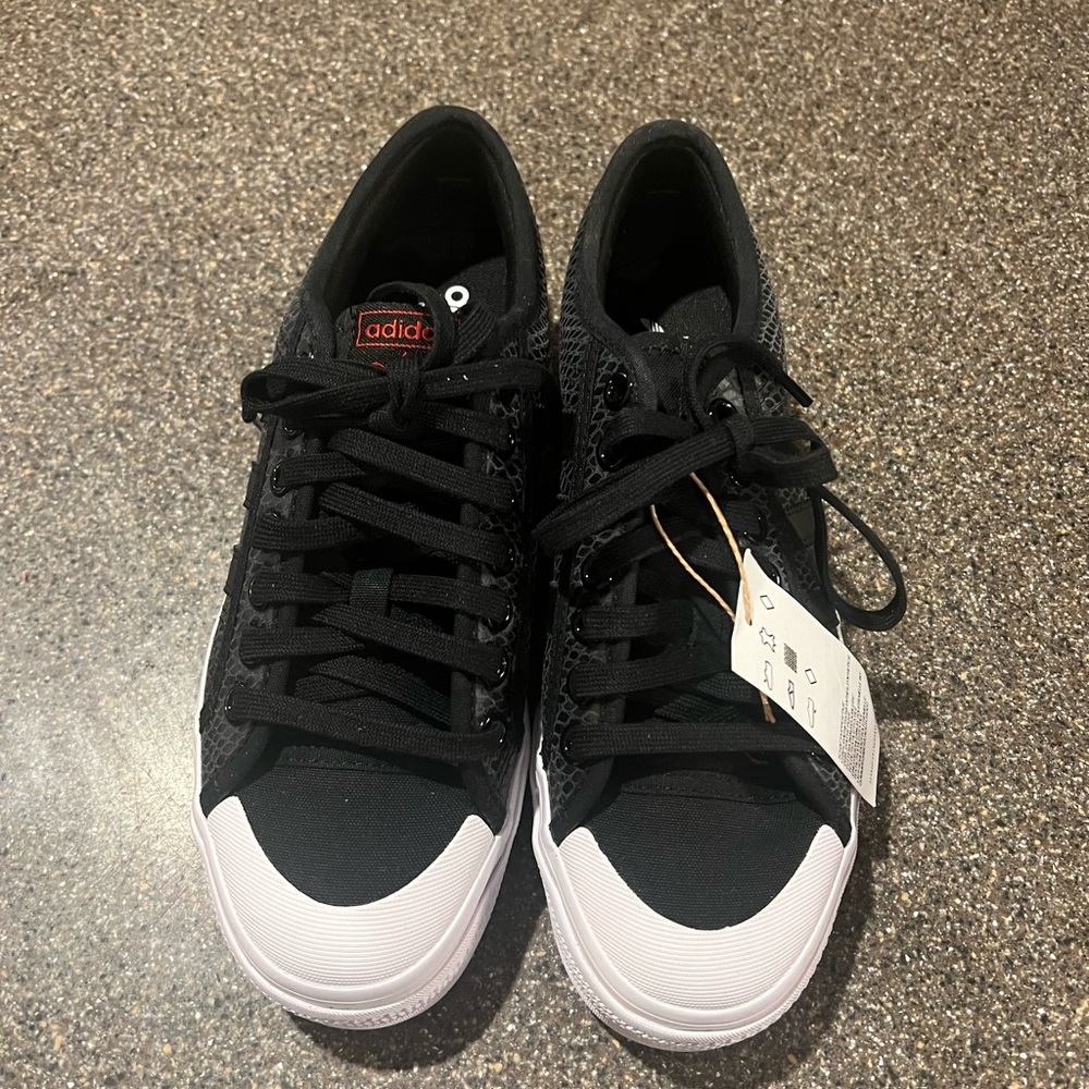 Brand new Womens size 8.5 adidas nizza platform sneakers